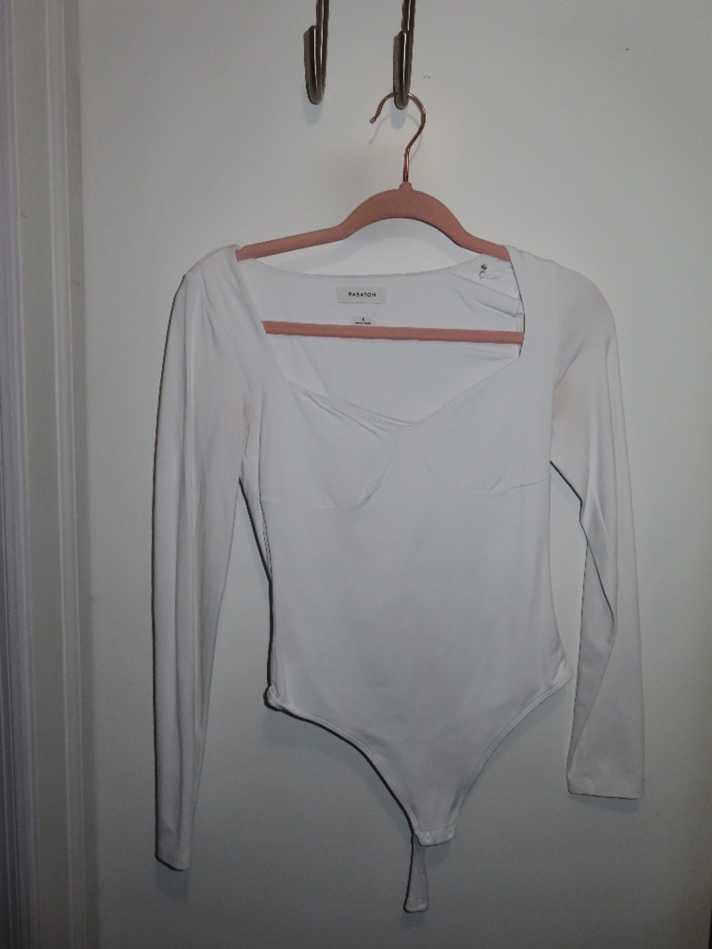 Aritzia babaton white long sleeve bodysuit